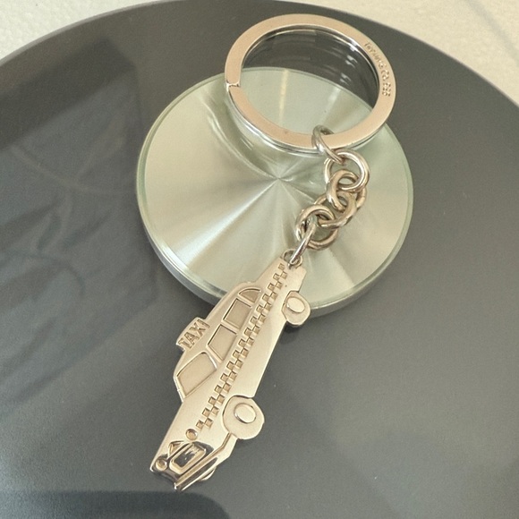 🚕 Vintage Tiffany & Co. Taxi Cab Keychain Accessory - Picture 10 of 10